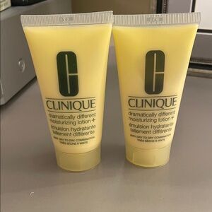 New Clinique Dramatically Different Lotion Set of 2